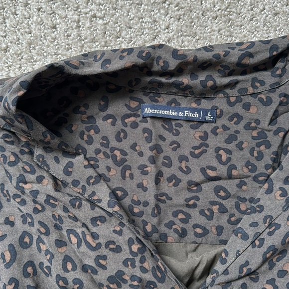 Abercrombie Short sleeve cheetah dress - Picture 2 of 3